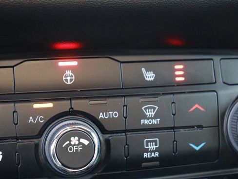 Used 2023 Dodge Durango SXT image 16