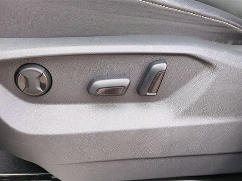 Used 2024 Volkswagen Atlas SE image 11