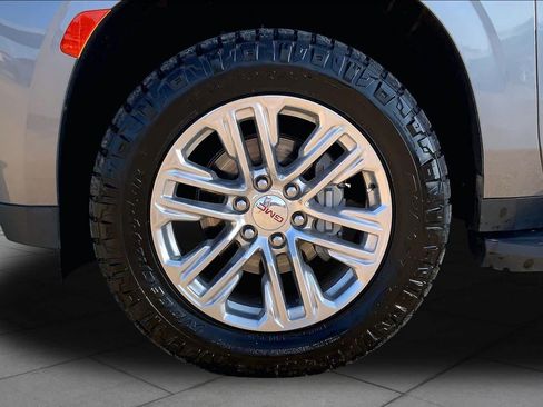 Used 2022 GMC Yukon XL SLT w/ SLT Premium Package AWD/4WD image 11