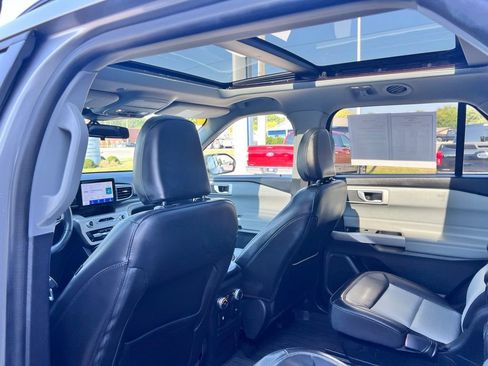 Used 2022 Ford Explorer XLT w/ Equipment Group 202A image 23