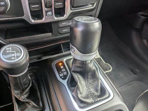 Used 2019 Jeep Wrangler Unlimited Sahara AWD/4WD image 11