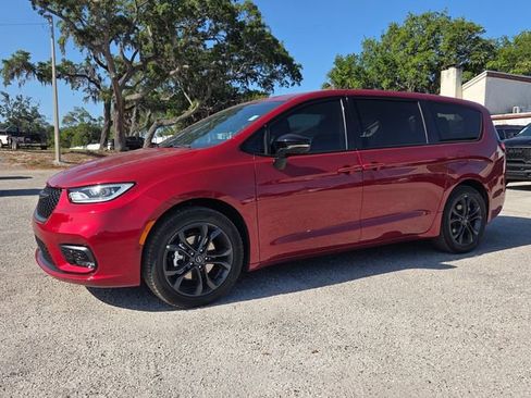 New 2026 Chrysler Pacifica Select FWD image 3