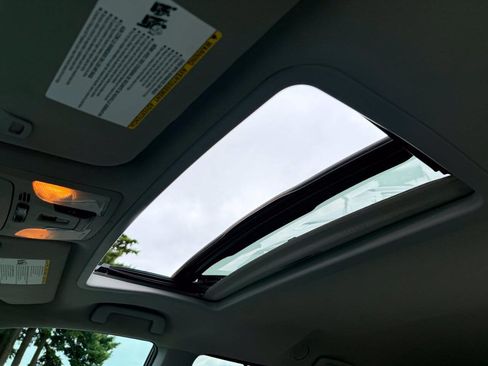 Used 2016 Toyota Sienna XLE FWD image 23