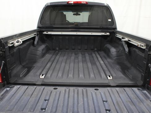 Used 2010 Nissan Frontier SE image 25