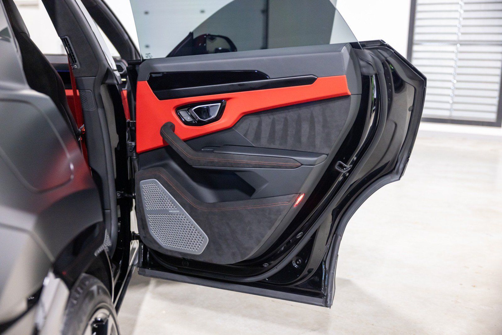 Used 2024 Lamborghini Urus S AWD/4WD image 28