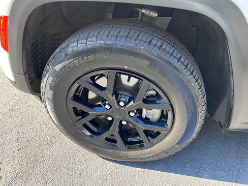 Used 2024 Jeep Grand Cherokee L Altitude image 11