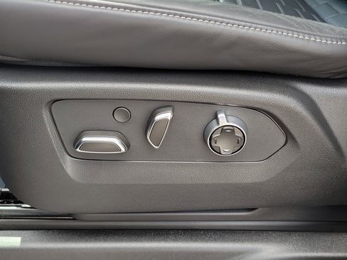 Used 2025 Cadillac Escalade Sport Platinum image 14