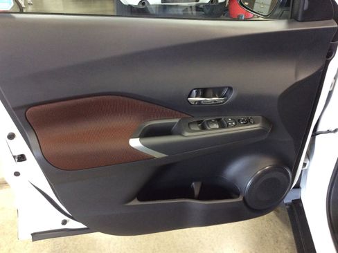 Used 2024 Nissan Kicks SR image 10