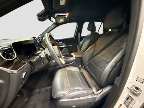 Used 2024 Mercedes-Benz GLC 300 4MATIC image 22