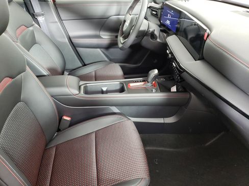 New 2026 Nissan Kicks SR w/ Cold Weather Package image 13