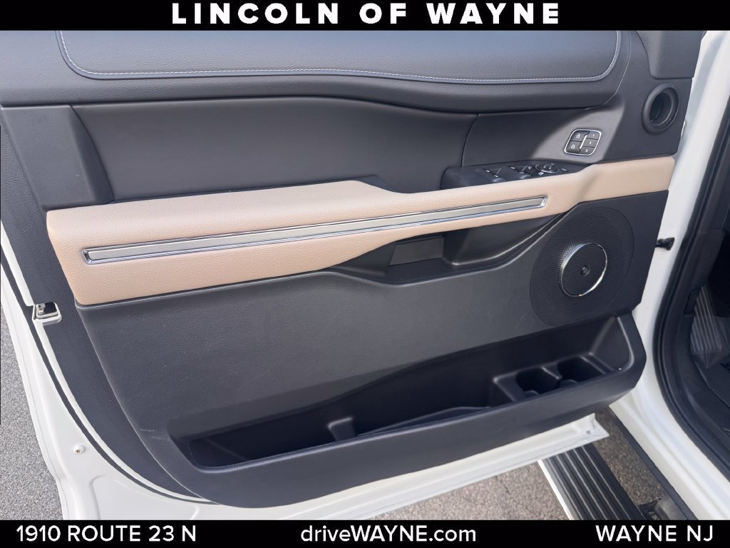 Used 2023 Ford Expedition Limited AWD/4WD image 12
