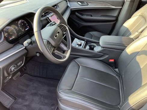 New 2025 Jeep Grand Cherokee Limited w/ Luxury Tech Group II AWD/4WD image 19