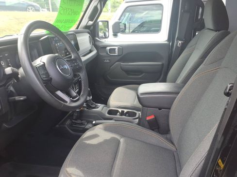 Used 2025 Jeep Gladiator Sport AWD/4WD image 7