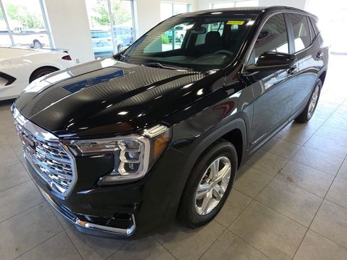 Used 2024 GMC Terrain SLE w/ LPO, Floor Liner Package FWD image 1