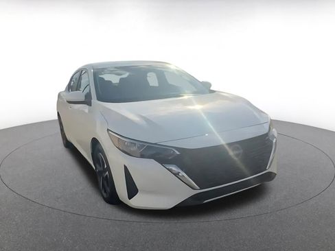 Used 2025 Nissan Sentra SV image 3