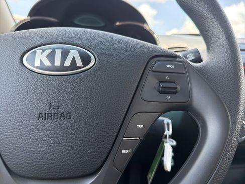 Used 2017 Kia Forte LX FWD image 9