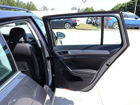 Used 2015 Volkswagen Golf TDI S FWD image 33