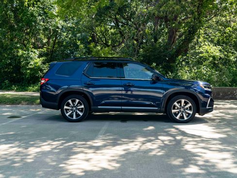 Used 2024 Honda Pilot Touring image 10