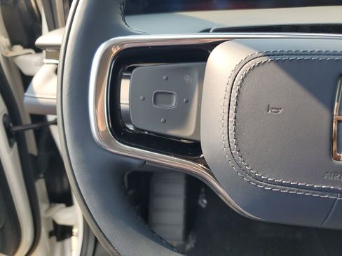 New 2025 Lincoln Nautilus Reserve image 24