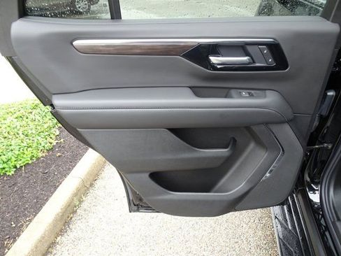 Used 2025 Chevrolet Tahoe LS RWD image 16