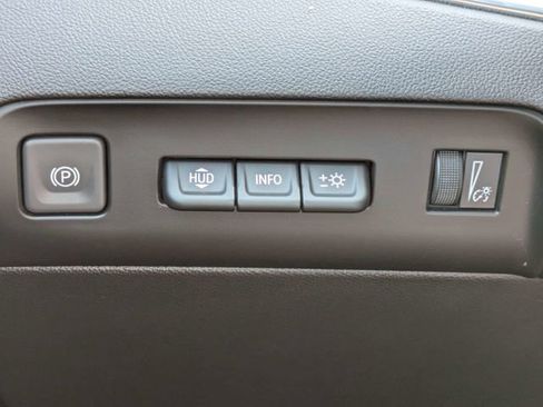Used 2023 Buick Enclave Avenir FWD image 32