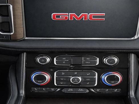 Used 2024 GMC Yukon Denali Ultimate AWD/4WD image 16