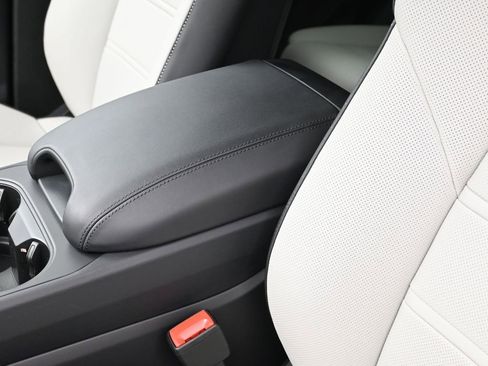 Certified 2026 Porsche Cayenne AWD/4WD image 20