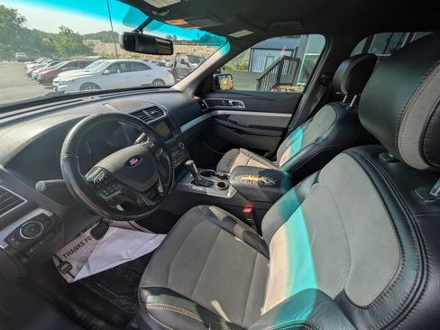 Used 2017 Ford Explorer XLT w/ Equipment Group 202A FWD image 12