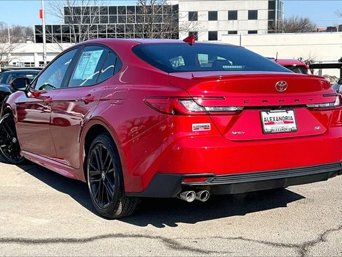 Used 2025 Toyota Camry SE image 11