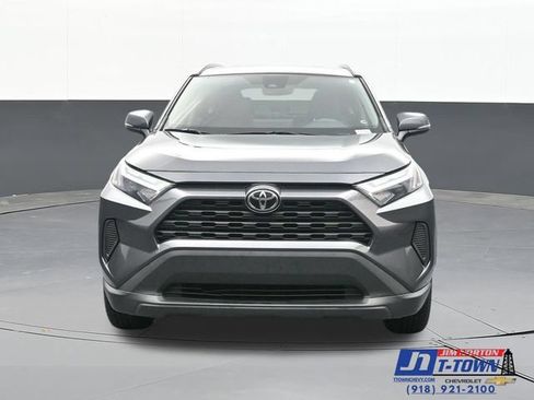 Used 2022 Toyota RAV4 XLE AWD/4WD image 2