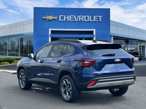 Certified 2024 Chevrolet Trax LT w/ Driver Confidence Package FWD image 3