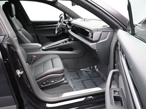 Certified 2024 Porsche Macan 4 Electric image 29