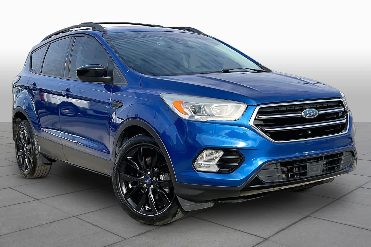 Used 2018 Ford Escape SE w/ SE Sport Appearance Package FWD image 2