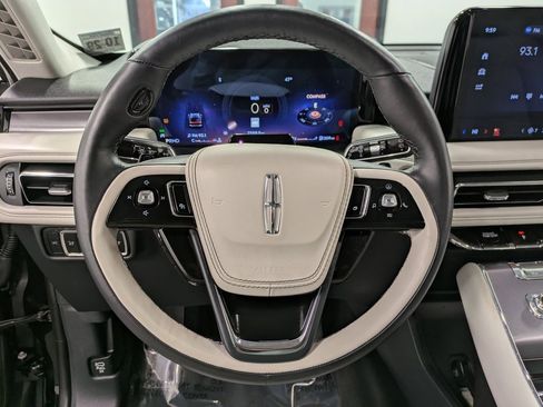 Used 2025 Lincoln Aviator Premiere image 18