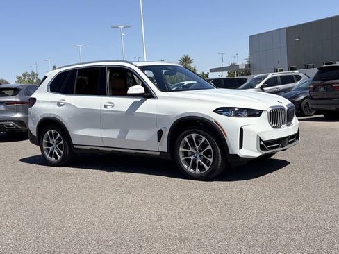Used 2025 BMW X5 xDrive40i w/ Premium Package AWD/4WD image 4