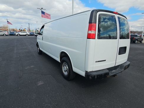 Used 2017 Chevrolet Express 2500 Extended RWD image 5