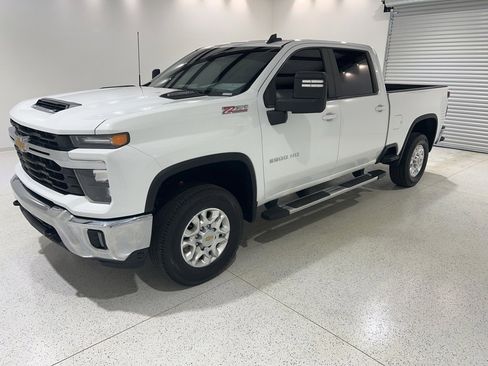 Used 2024 Chevrolet Silverado 2500 LT image 8