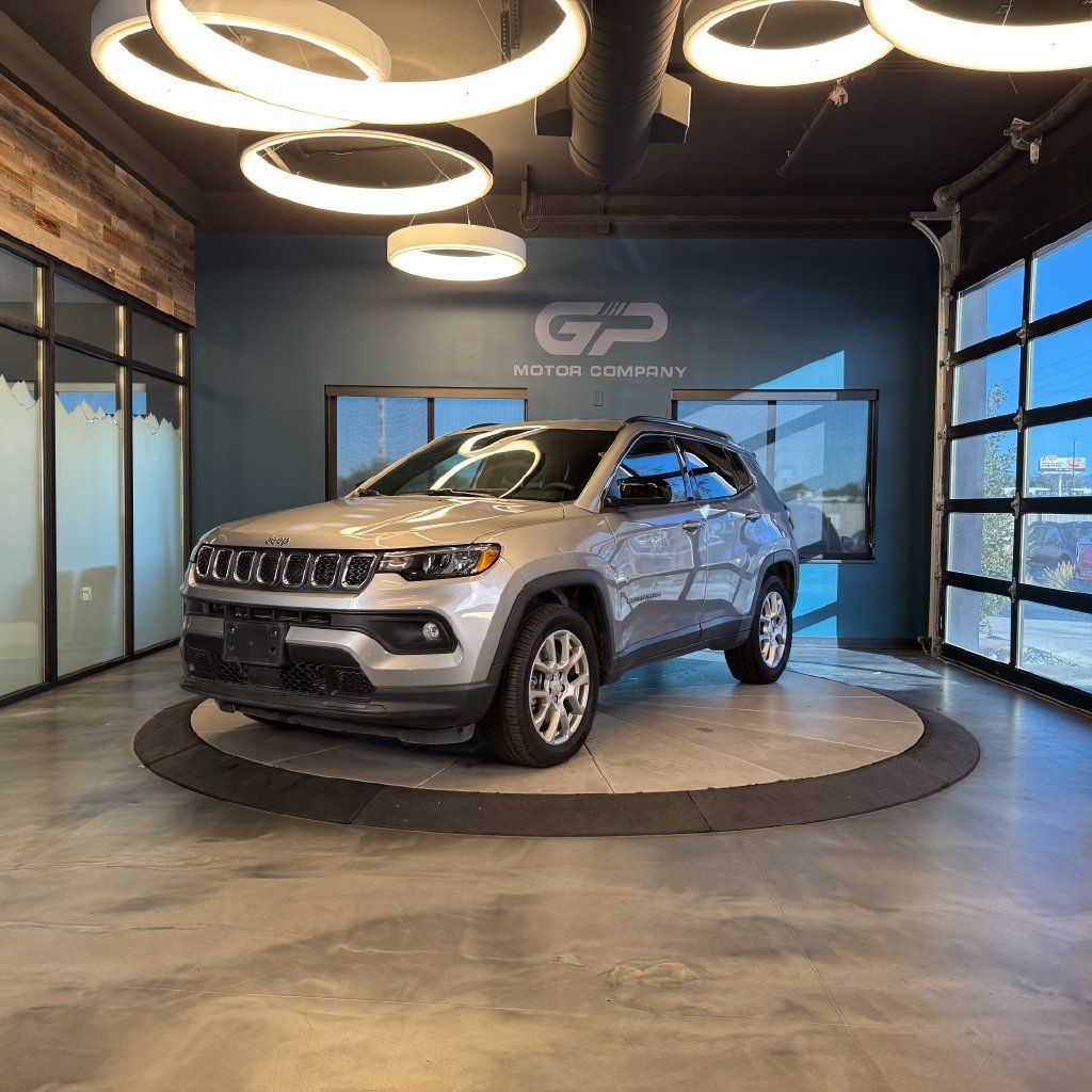 Used 2023 Jeep Compass Latitude AWD/4WD image 7