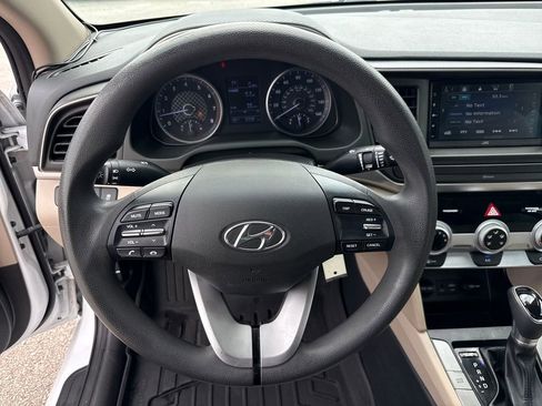 Used 2019 Hyundai Elantra SE FWD image 14