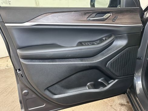 New 2025 Jeep Grand Cherokee Limited image 17