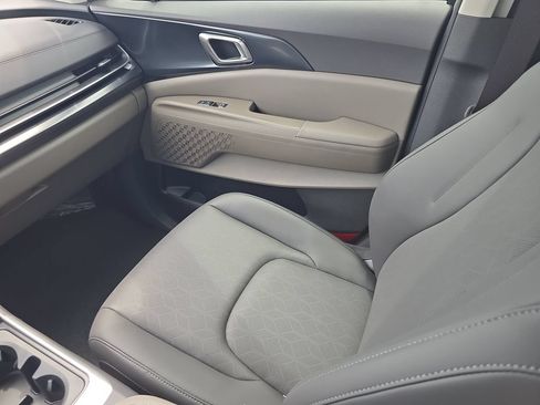 New 2027 Kia Carnival FWD image 15