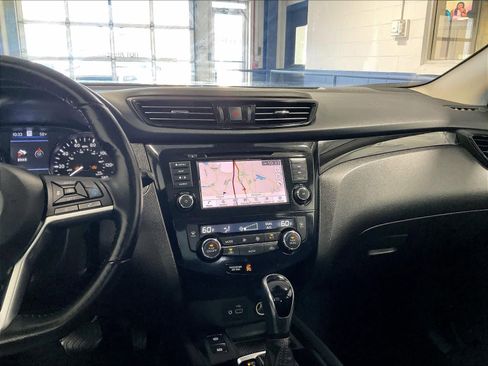 Certified 2022 Nissan Rogue Sport SL w/ Premium Package AWD/4WD image 18