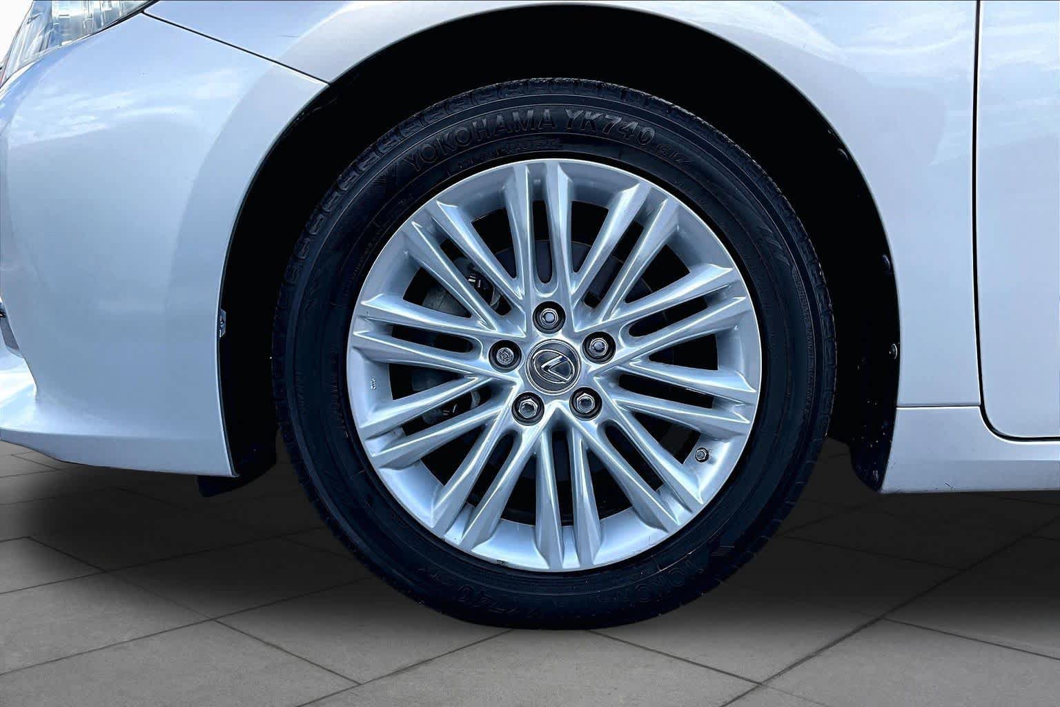 Used 2014 Lexus ES 350 w/ Luxury Package FWD image 11