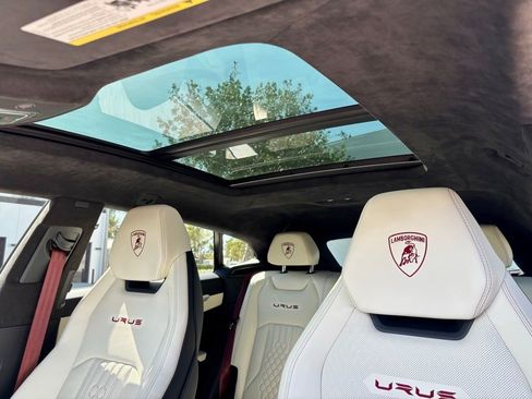 Used 2024 Lamborghini Urus S image 31