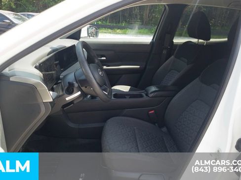 Used 2025 Nissan Kicks SV FWD image 6
