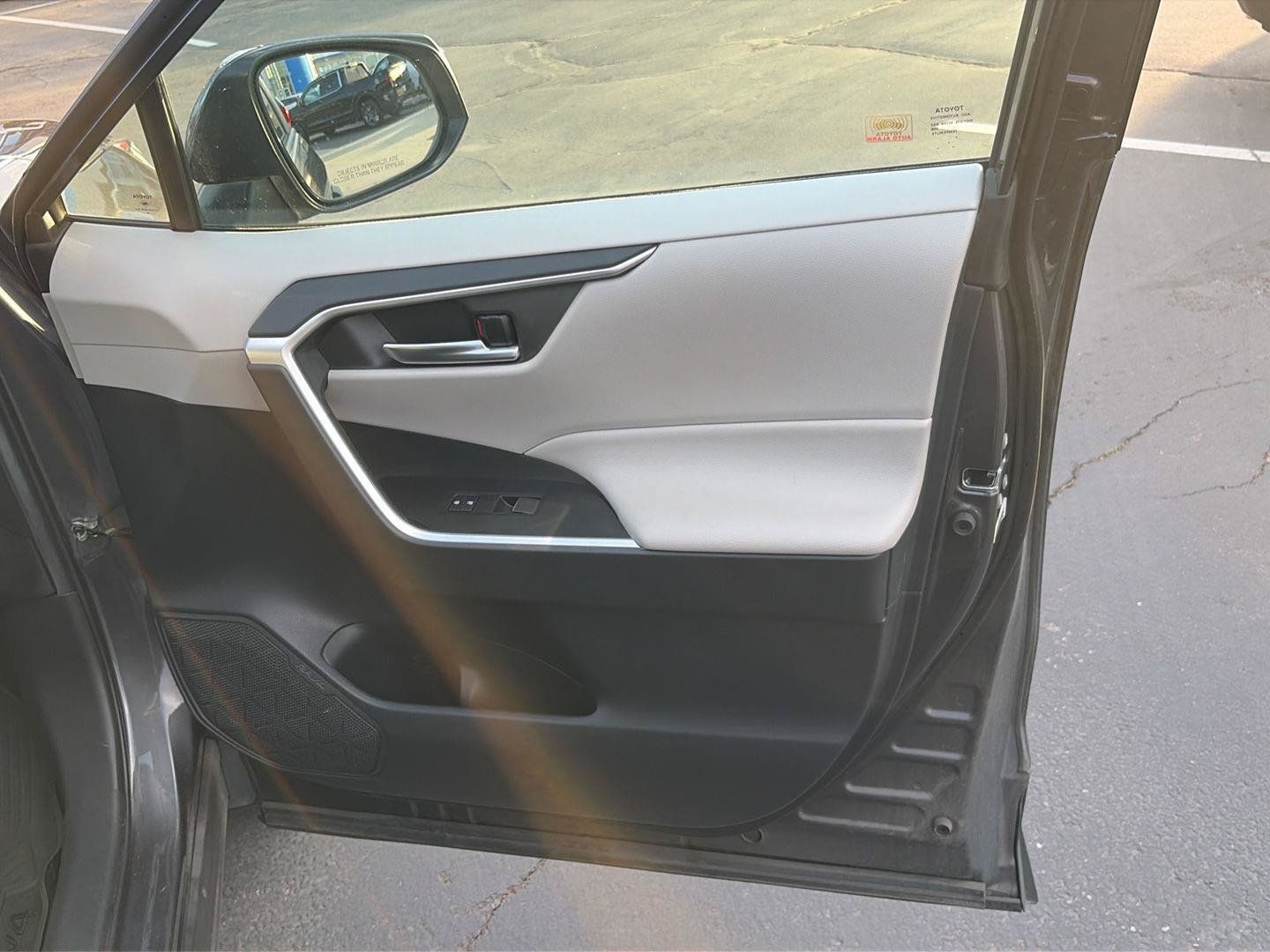 Used 2021 Toyota RAV4 XLE Premium AWD/4WD image 19
