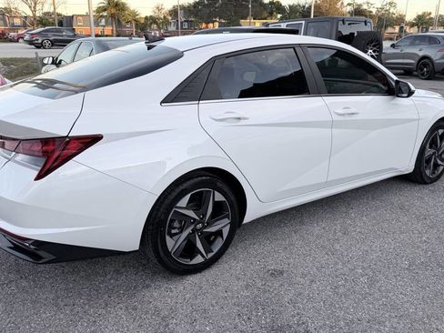 Used 2022 Hyundai Elantra SEL w/ Convenience + Premium Package FWD image 6