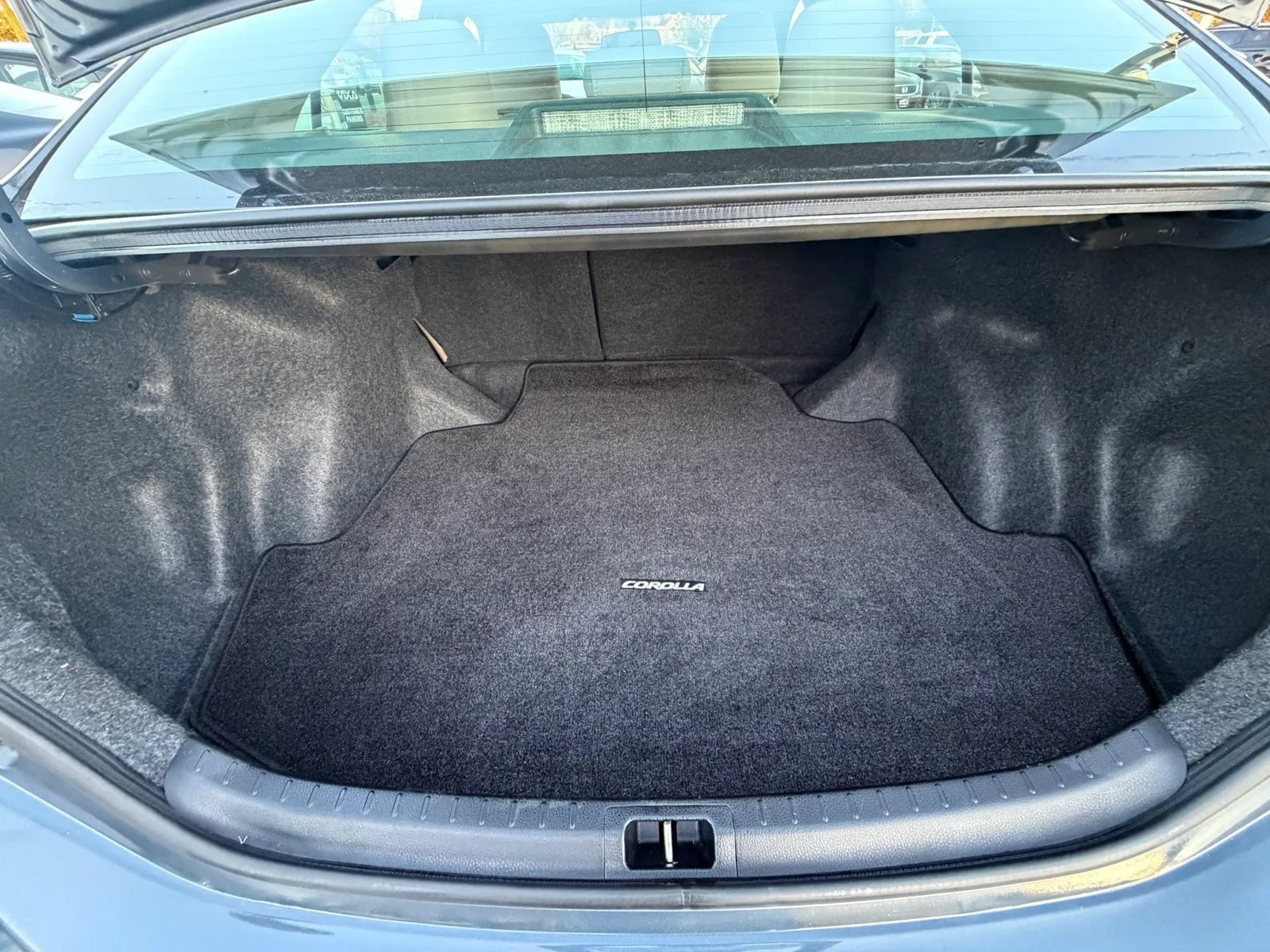 Used 2016 Toyota Corolla LE FWD image 19