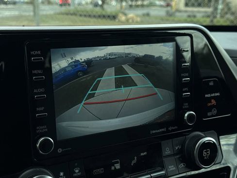 Used 2021 Toyota Highlander LE image 20