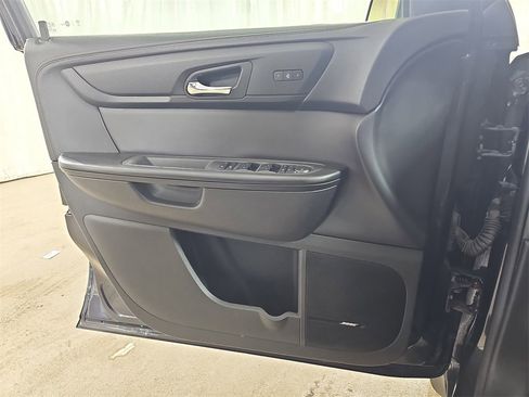 Used 2017 Chevrolet Traverse LT image 32